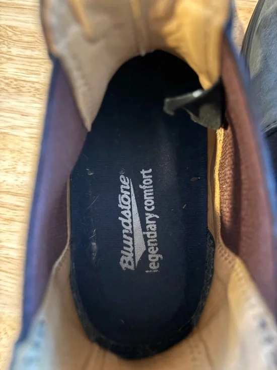 Blundstones size 6.5 AU - Picture 3 of 5